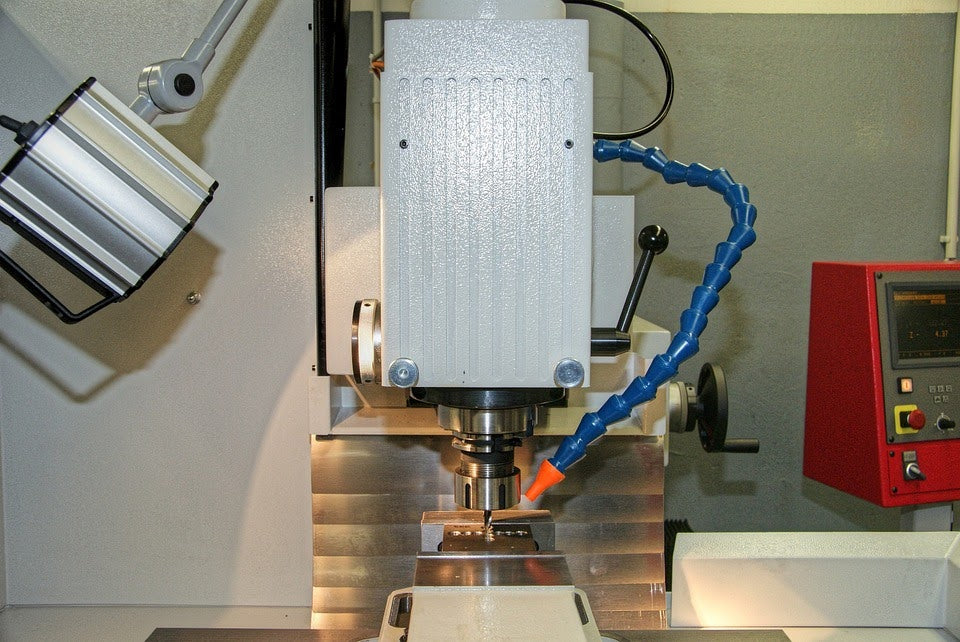 ¿Qué trabajos realiza una fresadora cnc?