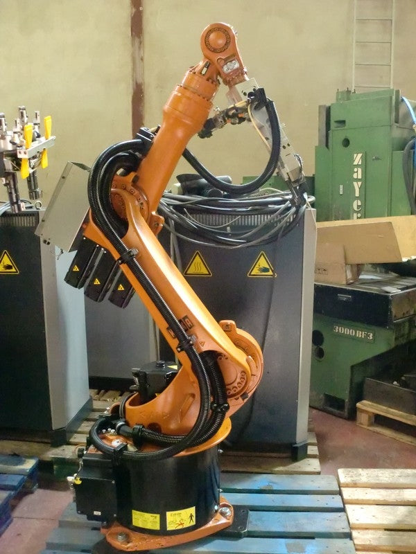 (EN USO IBI FIBRA) ROBOT KUKA KR16
