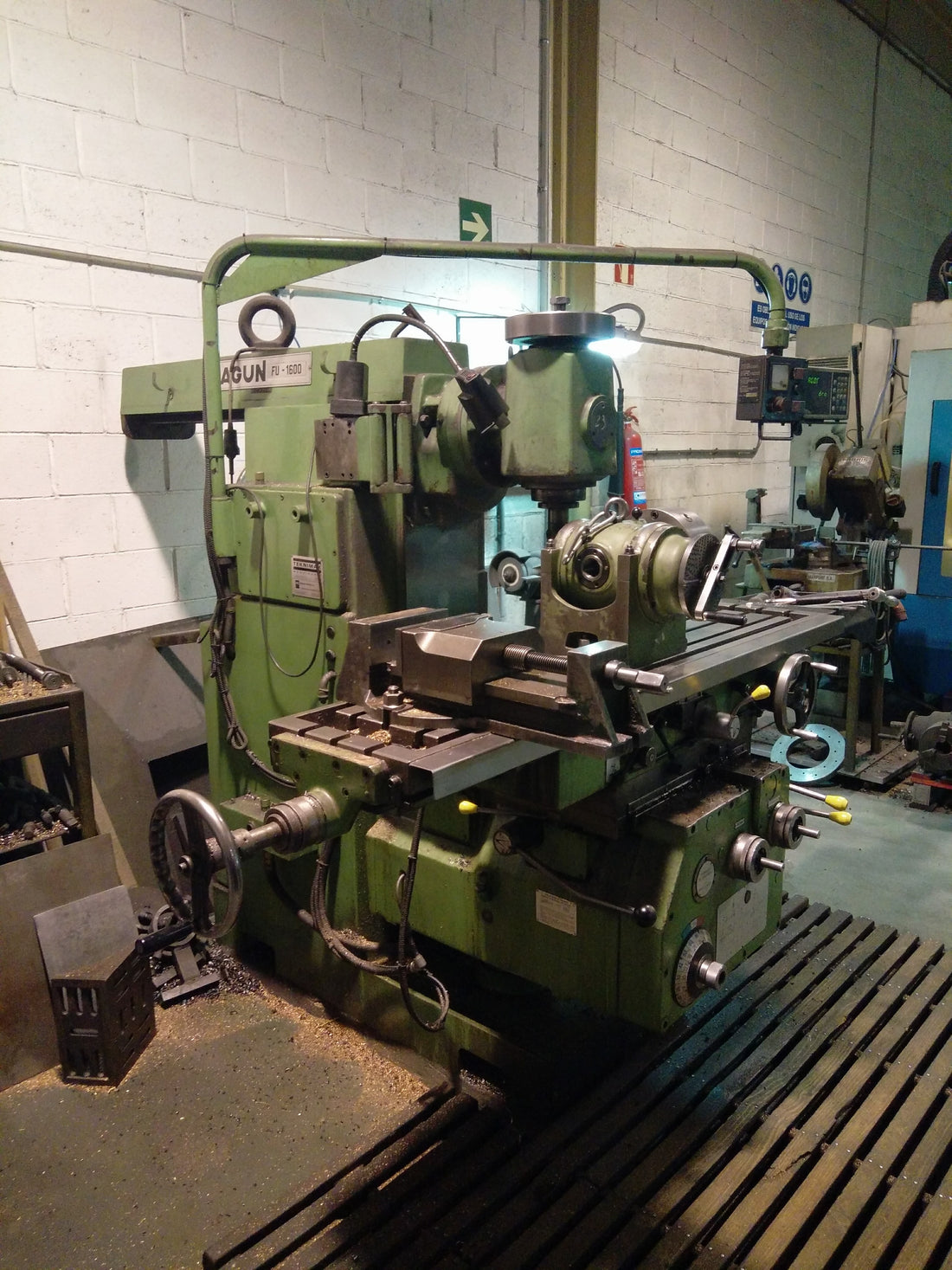 FRESADORA UNIVERSAL LAGUN FU 1600