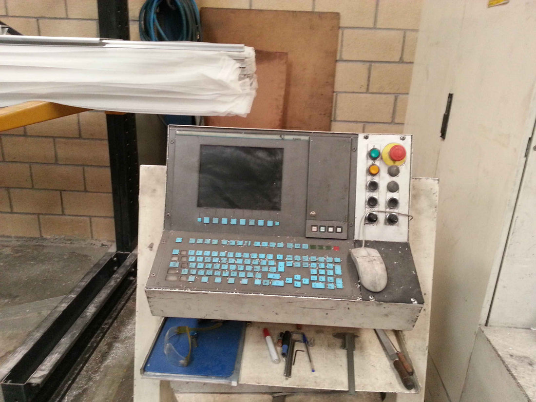 FRESADORA MECAL MC302