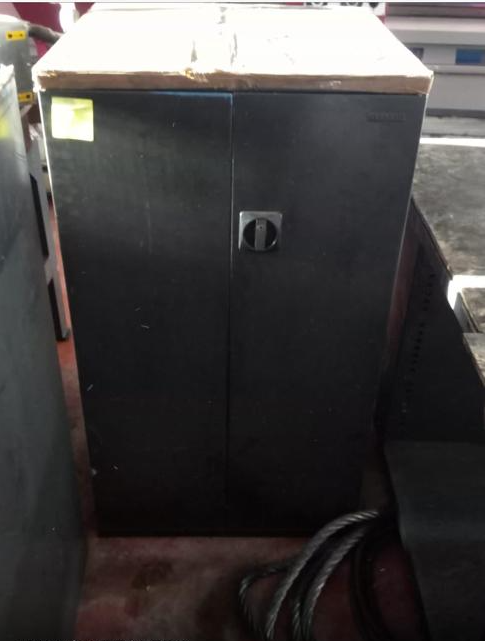 Schrank 750x750