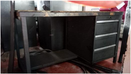 BANCO CON CAJONES 1500 x 750 