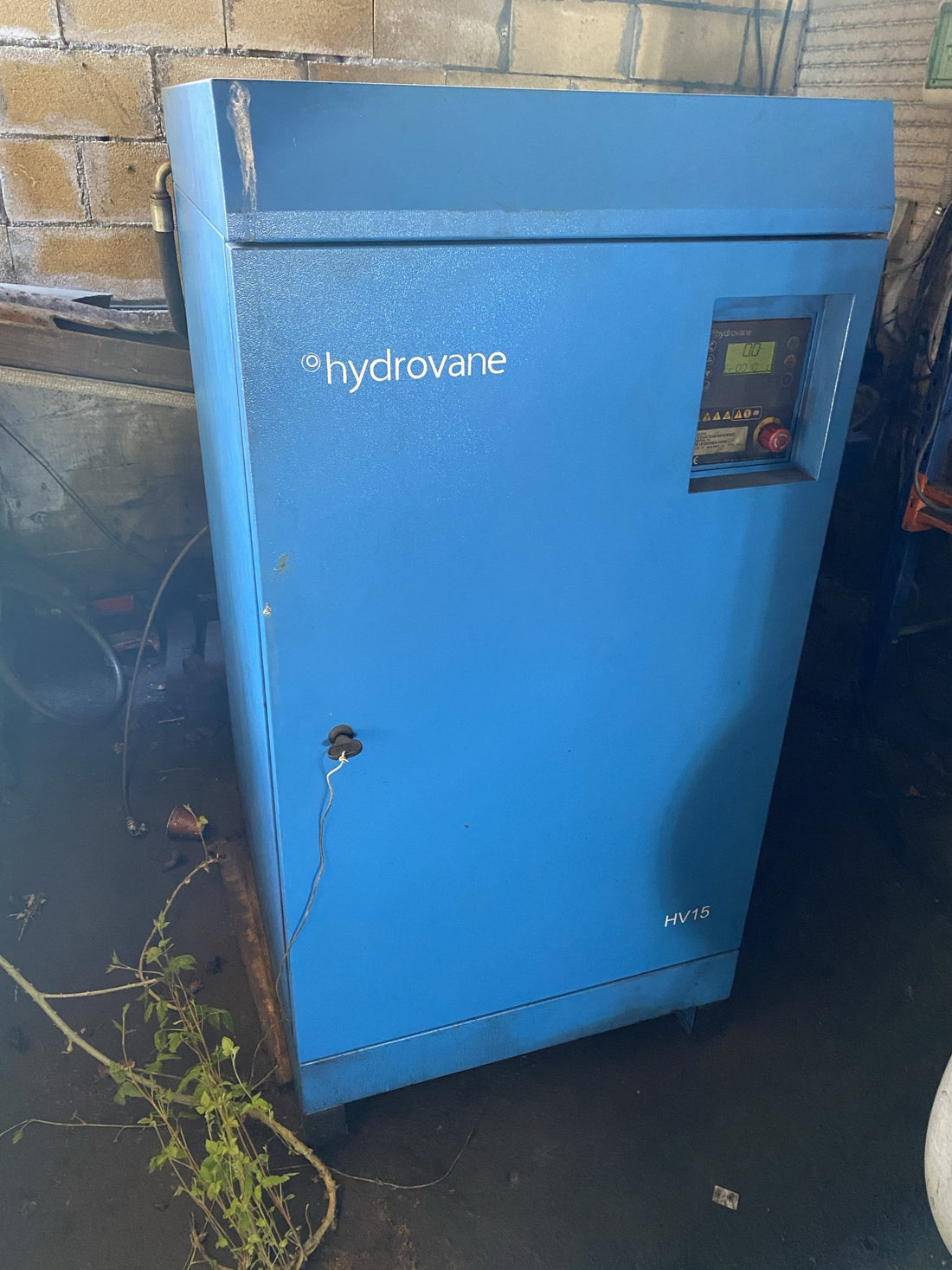 COMPRESOR CON SECADOR HIDROVANE 15 KV