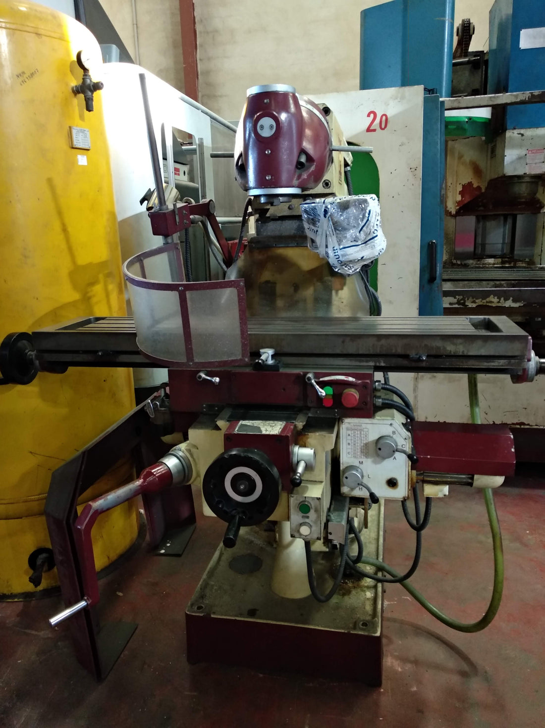 FRESADORA HELLER FU1120-1250