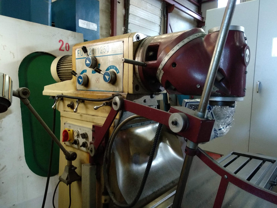 FRESADORA HELLER FU1120-1250