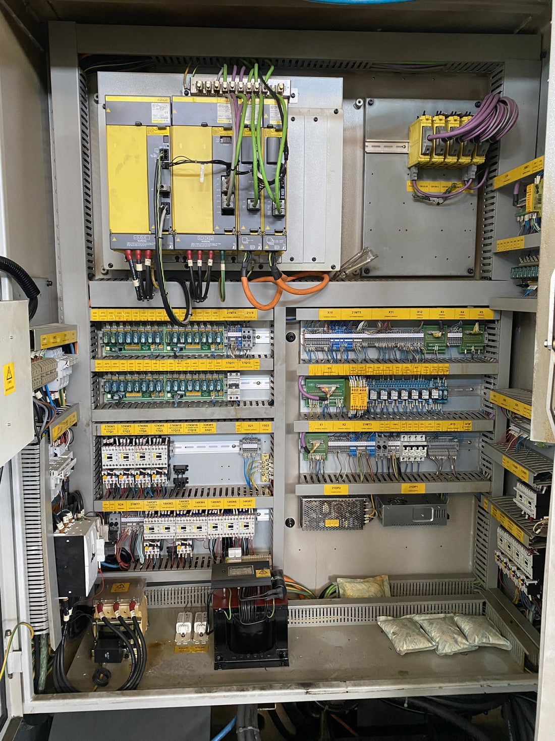 CENTRO MECANIZADO VERTICAL CAMBIO PALLET QUASER MV154APC-P12