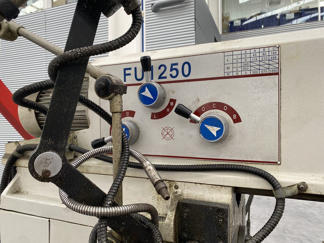 FRESADORA UNIVERSAL HELLER FU-1250