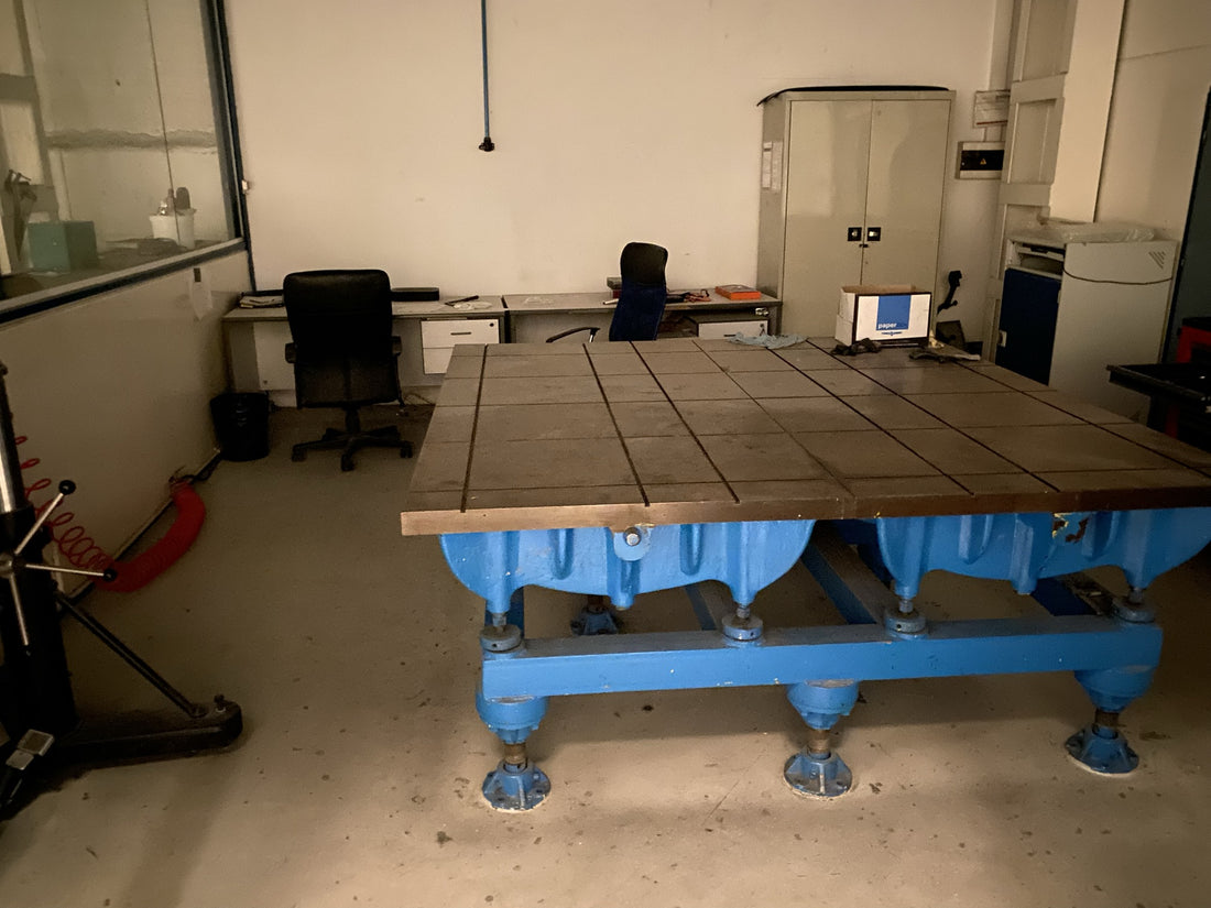 MESA AZUL DE ACERO