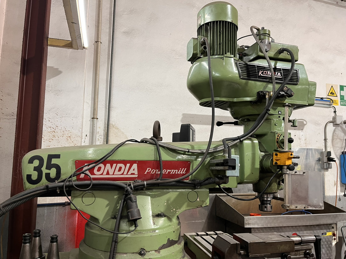 FRESADORA DE TORRETA KONDIA KP-90