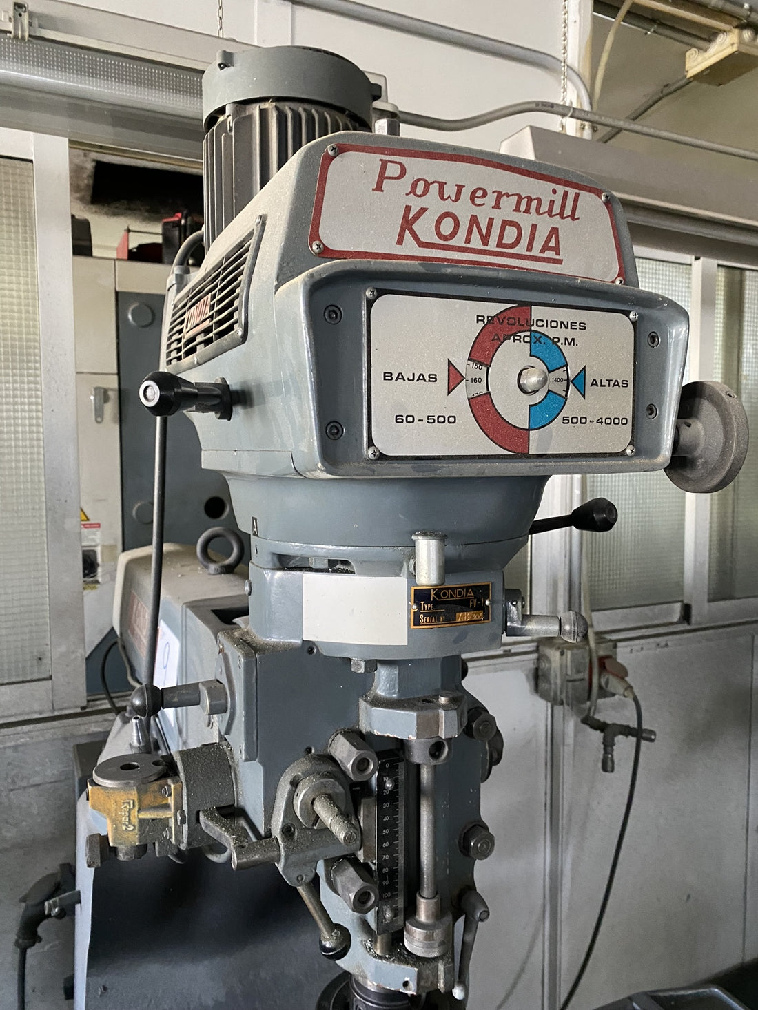 FRESADORA TORRETA KONDIA MOD FV1
