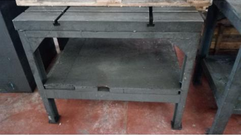 Mesa con ranuras 1000x1000