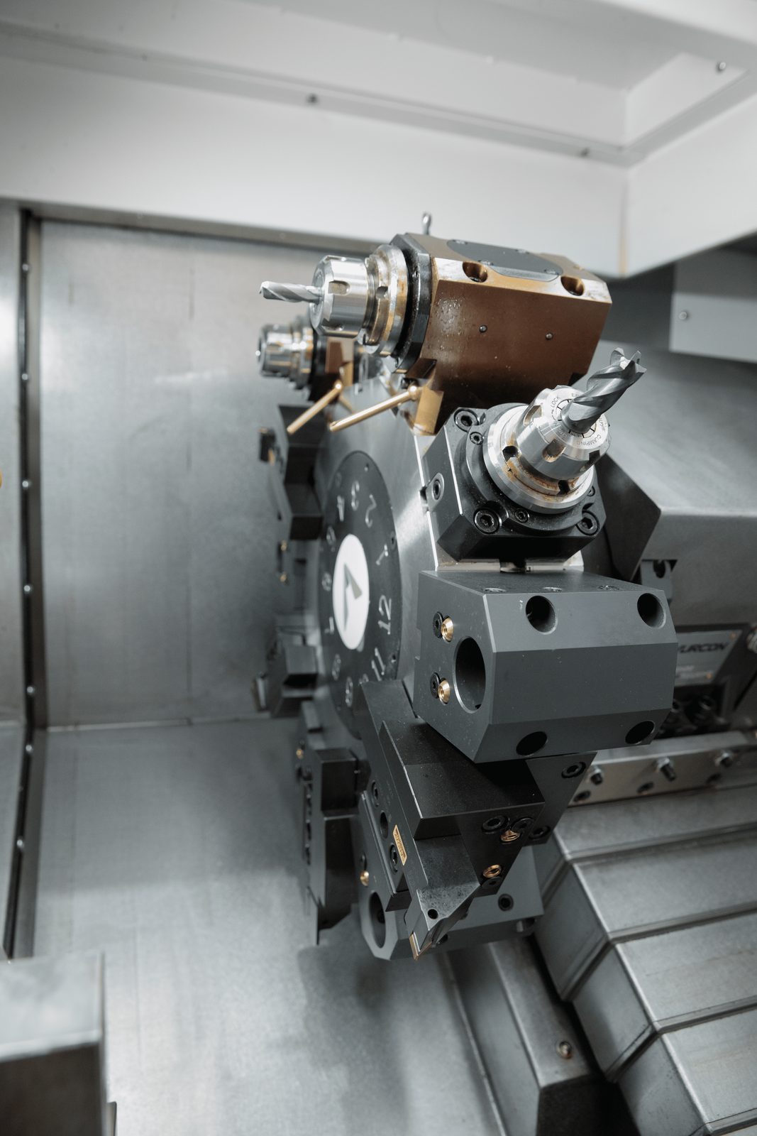 Torno CNC de bancada inclinada Vurcon SBL65M