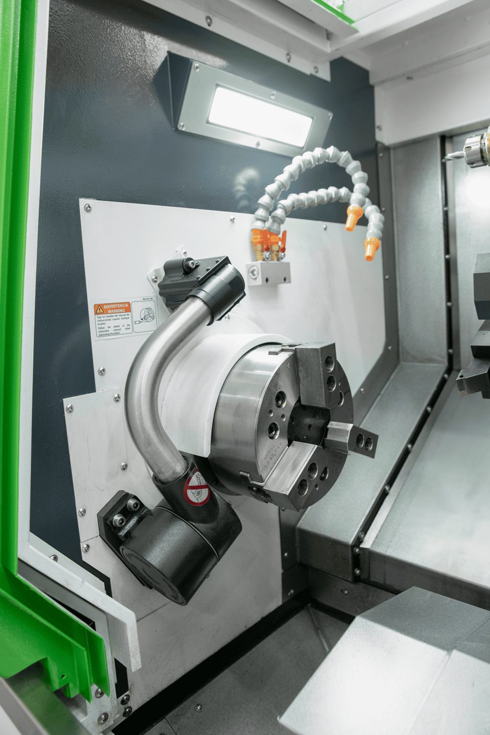 Torno CNC de bancada inclinada Vurcon SBL65M