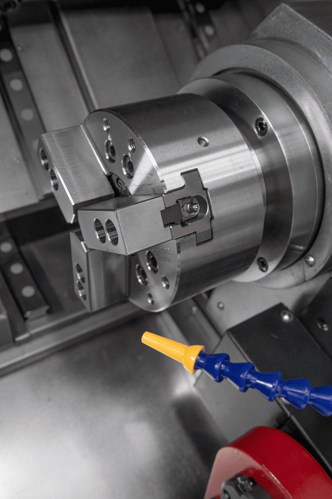 Torno CNC de bancada inclinada Vurcon SBL66MY