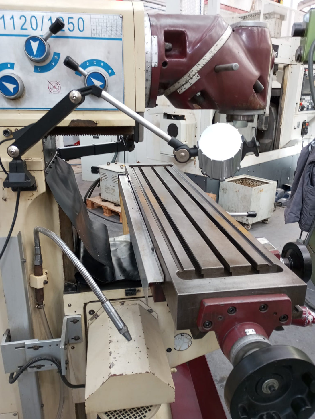 FRESADORA HELLER FU1120-1250